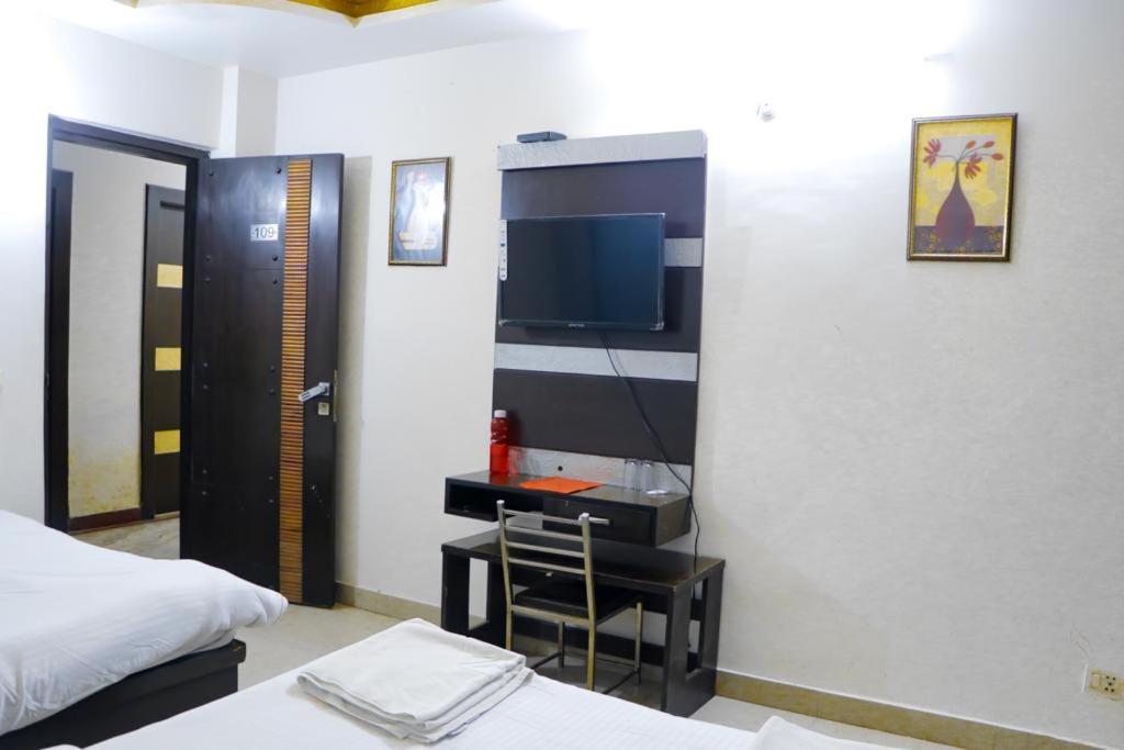 Premium Boston Rooms Family Hotel Agra  Luaran gambar