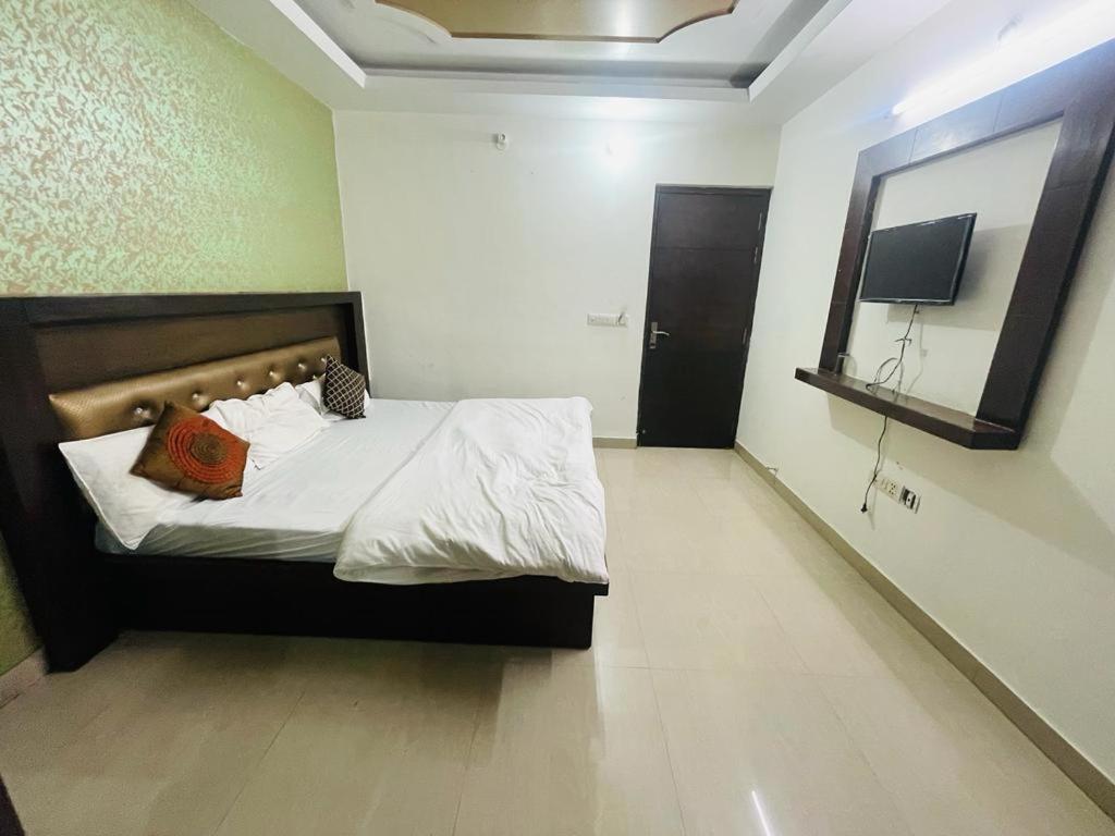 Premium Boston Rooms Family Hotel Agra  Luaran gambar