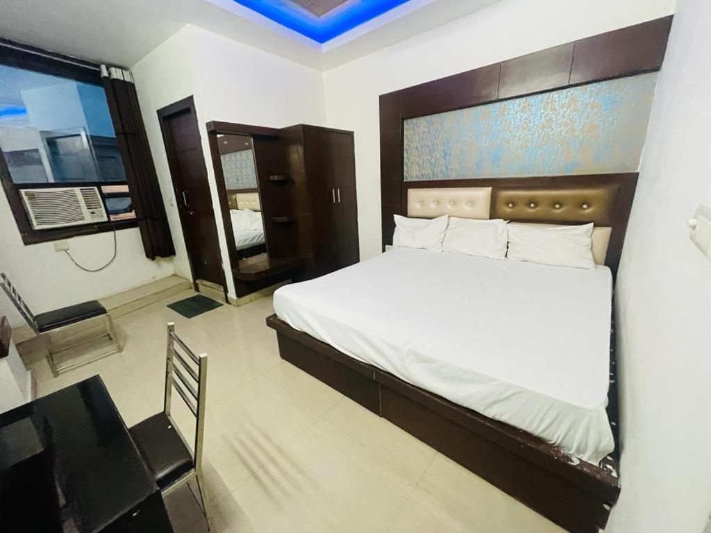 Premium Boston Rooms Family Hotel Agra  Luaran gambar